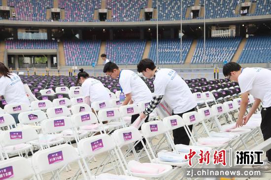 志愿者在测试赛中工作。浙江理工大学供图